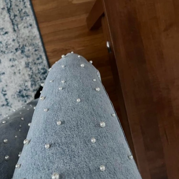 High-Waisted Pearl Jeans (Medium) - Picture 2 of 6